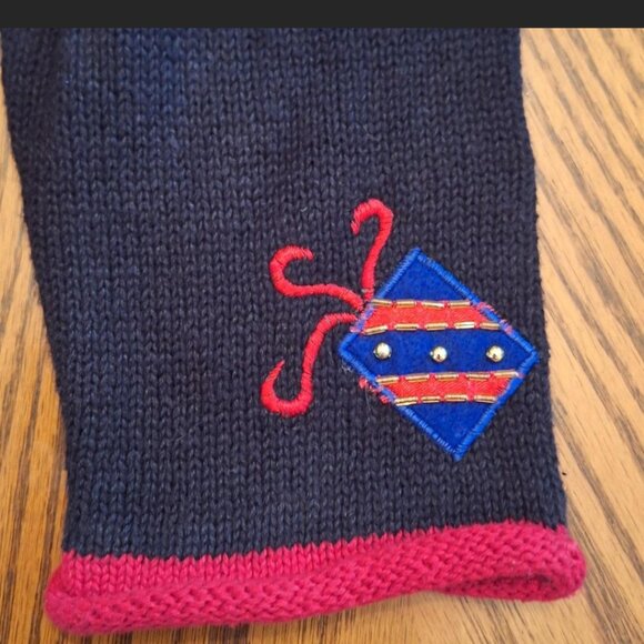 Women's Christmas sweater by Tiara international Y2K red and black with Santa's. - Picture 4 of 8